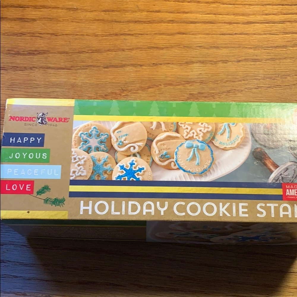 Nordic Ware Holiday Cookie Stamps+1extra gift tag